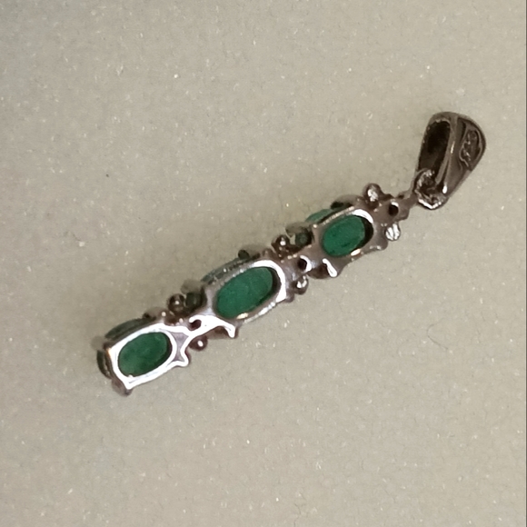 AAA Kagem Emerald Pendant - Picture 2 of 4